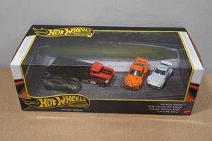lot 248 image: Hot Wheels Horizon Hauler with Porsche, Datsun and Toyota Cars