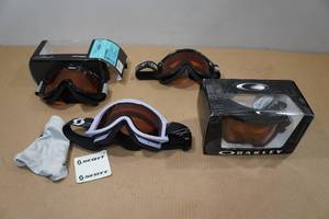 lot 264 image: 4 SnowboardingSkiing Goggles