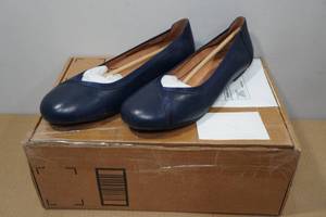 lot 281 image: Vionic Womens Caroll Flats -Size 8
