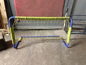 lot 285 image: Metal Framed Knee HockeySoccer Net