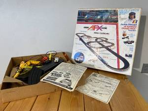 lot 15-A2025 image: Vintage Aurora AFX Racing Track Set Hi-Banked Grand Prix Race Set
