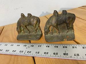 lot 17-A2025 image: Pair of Vintage Brass Western Grazing Single Saddle Horse Bookends