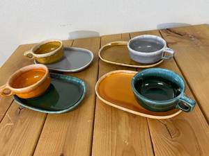 lot 47-A2025 image: Set of 4 Vintage Hull USA FLINT RIDGE Stoneware Pottery Soup & Sandwich Lunch 2pc Sets Butterscotch, Avocado Green, Tangerine & Storm Grey Gray