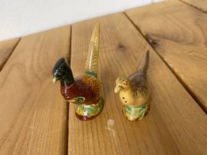 lot 53-A2025 image: Very Nice Rosemeade Pheasant Rooster & Hen Looking Straight Forward Salt & Pepper Made in Wahpeton ND