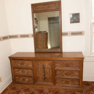 lot 10 image: Bassett Furniture Vintage Dresser and Mirror