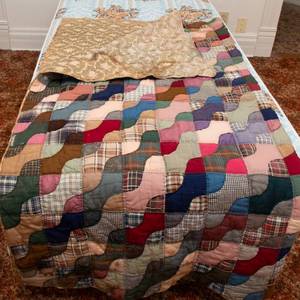 lot 12 image: Handmade Vintage Twin-Size Quilt