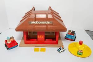 lot 22 image: Vintage 1974 McDonalds Playskool Restaurant