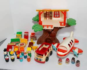 Vintage Hasbro Weebles Airplane & Vintage Hasbro Treehouse - Includes Weebles People & Miscellaneous Pieces