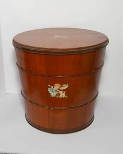 lot 29 image: Vintage Wooden Barrel with Lid