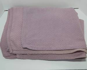 lot 31 image: Purple Cotton Blanket  Twin Size with Vintage Charm