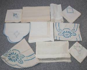 lot 28 image: Lot of 10 Vintage Embroidered Linens  Table Runners & Small Table Coverings