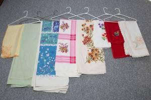 lot 42 image: Lot of 9 Table CoveringsTablecloths  Vintage & Retro Designs
