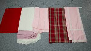 lot 47 image: Lot of 6 Tablecloths  Reds & Pinks, Vintage Style