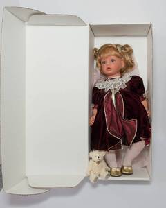 lot 51 image: Susan Wakeen Collection Dolls - Holiday Magic Tiffany