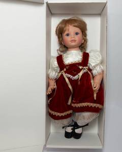 lot 44 image: Susan Wakeen Collection Dolls - Once Upon a Christmas
