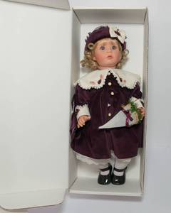 lot 41 image: Susan Wakeen Collection Doll - Visions of Sugar Plums