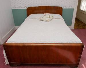 lot 62 image: Midcentury Modern Full Size Headboard & Footboard 1930s with Beadspread