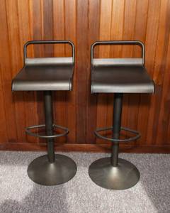 lot 73 image: Set of 2 Metal Bar Stools  Adjustable Height