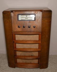 Vintage Coronada Radio Console and Phonograph – 1930s-1940s