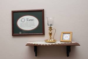 lot 85 image: Wall Decor Lot