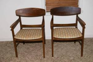 lot 1 image: Pair of Solid Wood Vintage Mid-Century Modern Armchairs  Most Likely Stanley