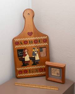 lot 96 image: Vintage Teaching Decor Lot