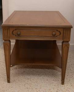 lot 128 image: Mersman Furniture Italian Neoclassical Tuscan Style 21 Accent End Table
