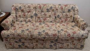 lot 118 image: Floral Sofa