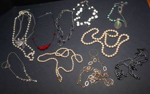 lot 144 image: Variety of Costume Jewelry Necklaces