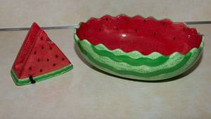 lot 102 image: Sonoma Watermelon Bowl and Watermelon Slice Napkin Holder