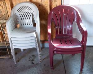 lot 161 image: Set of 7 Plastic Outdoor Patio Chairs