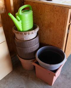 lot 166 image: Large plastic planters and watering can