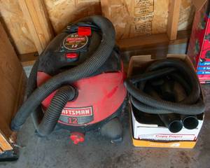 lot 164 image: Craftsman 12 Gallon Shop Vac
