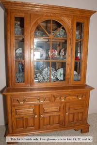 lot 78 image: Keller Furniture Oak China Cabinet