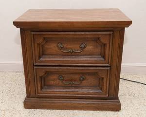 lot 125 image: Bassett Furniture Bedside Table