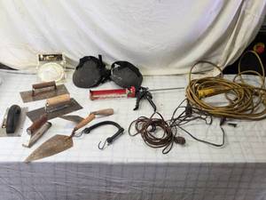 lot 34 image: Variety of Different Tools, Untested Trouble Light