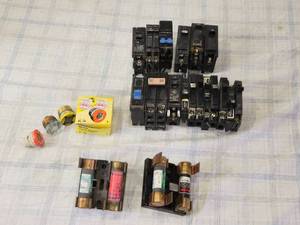 lot 39 image: Used Circuit Breakers and Fuses Collection