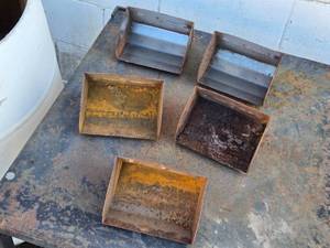 lot 74 image: Lot of 5 - 7 Grain Leg Scoops - Great for Making Planters