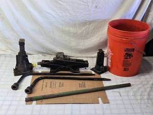 lot 88 image: Assorted Automotive Jack and Tools