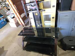 lot 103 image: Z-Line Designs TV Stand with Mount for 42 TVs
