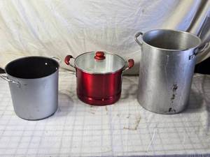 lot 108 image: Set of 3 Used Cooking Pots with Red Stockpot