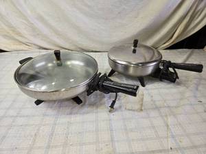 lot 121 image: Lot of 2 Electric Frying Pans - Faberware