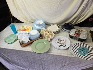lot 123 image: Large Collection of Mixed Dinnerware Sets and Plates - Including Martha Stewart