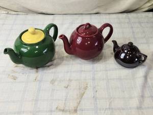 lot 137 image: Colorful Ceramic Teapots
