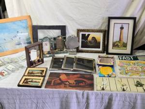lot 185 image: Assorted Home Decor and Picture Frames Collection