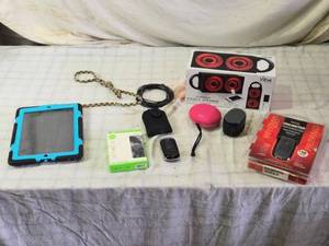 lot 200 image: Mixed Electronics Set with Speakers, Tablets, and Accessories