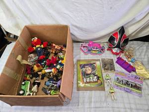 lot 207 image: Mixed Lot of Childrens Toys and Collectibles