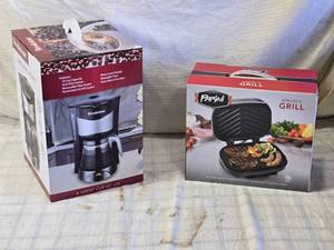 lot 231 image: Electric Grill and 10-Cup Coffee Maker