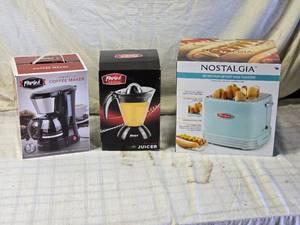 lot 238 image: 3 Kitchen Appliances Coffee Maker, Juicer, and Hot Dog Toaster