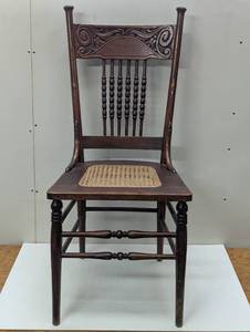 lot 88 image: Amazing Entry Chair - Great Shape